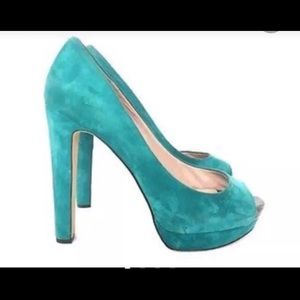 VINCE CAMUTO OPEN TOE HEELS.